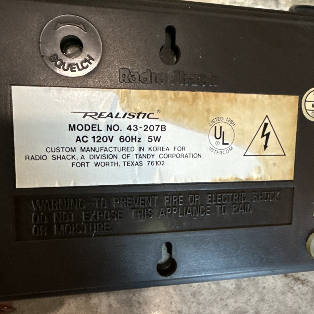 RadioShack Realistic Plug 'n Talk Wireless Intercom System 2 Stations 43-207B