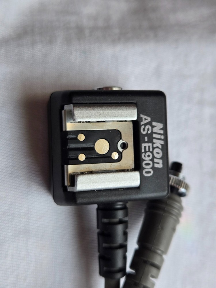 Original Nikon AS-E900 Multi‑Flash Adapter in Excellent Condition