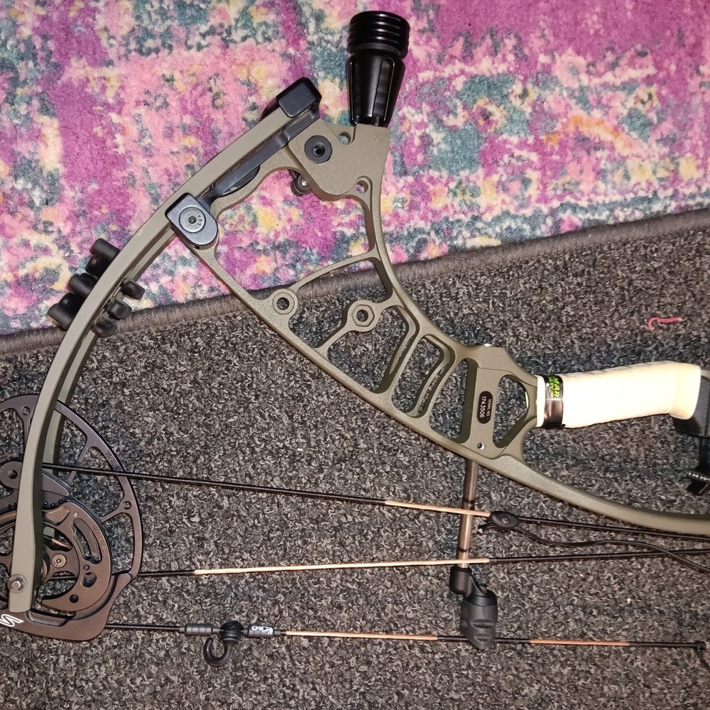 Hoyt Z1s Left Hand