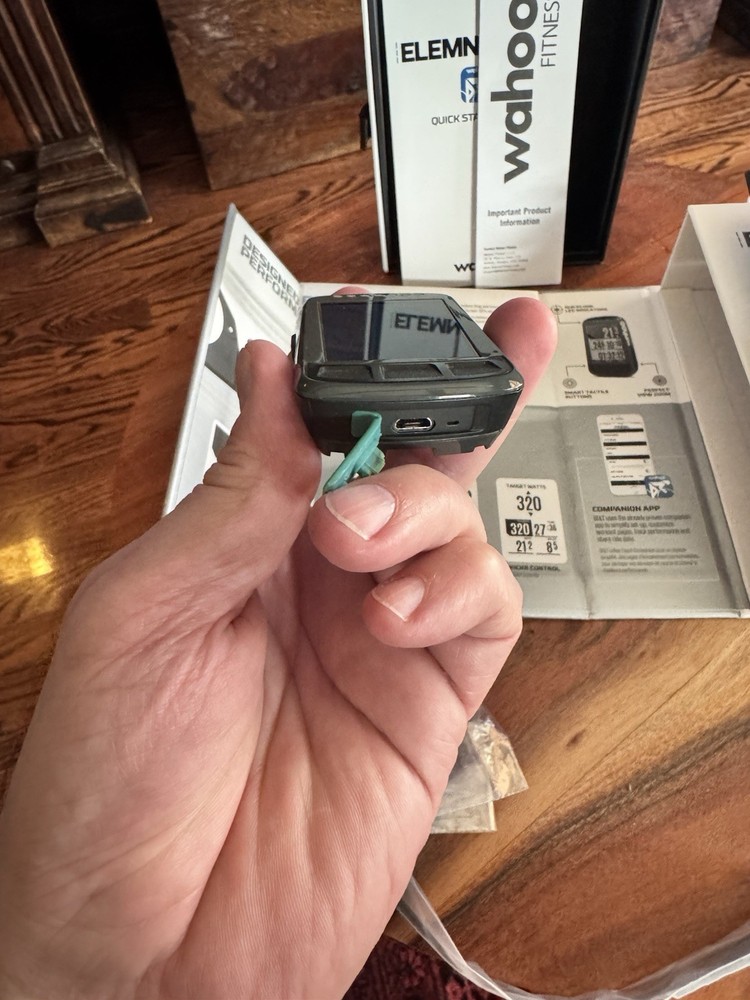 Wahoo ELEMNT Bolt V1 GPS Bike Computer