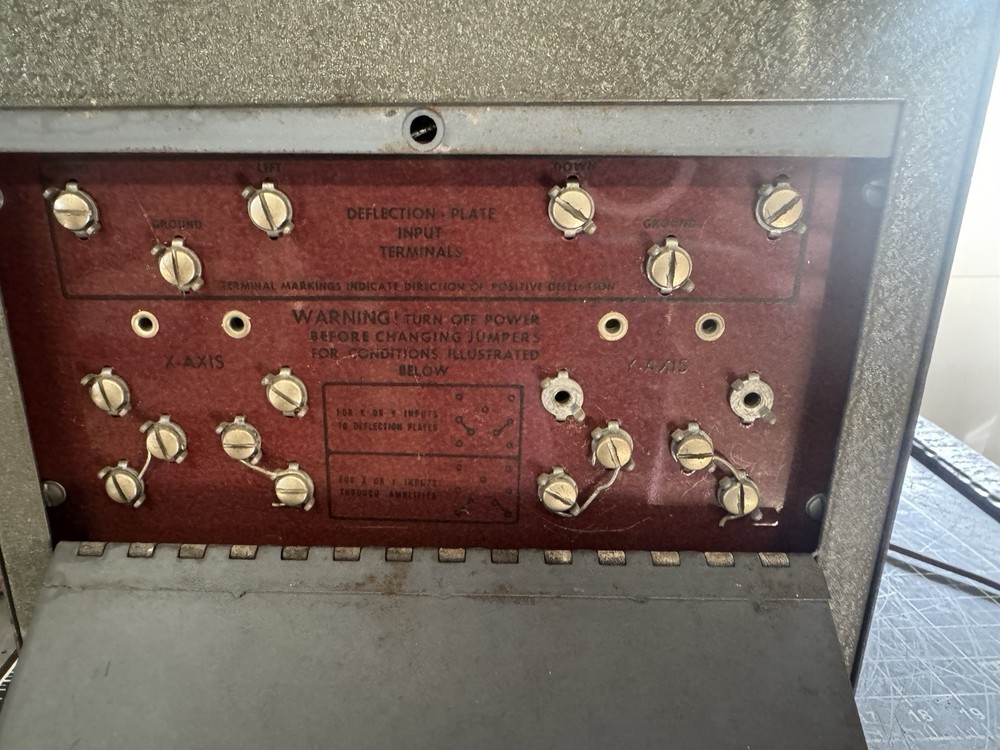 DUMONT Cathode-Ray Oscillograph Type 304-H – U.S. Navy - Untested