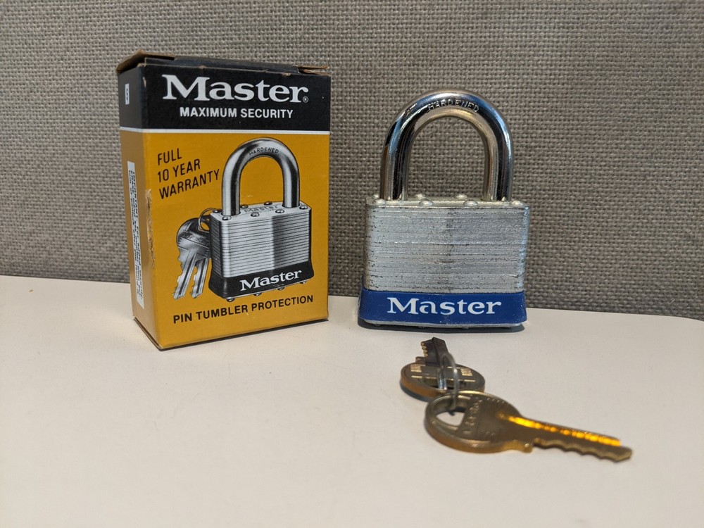 VINTAGE NO.7 MASTER LOCK KEYED DIFFERENT