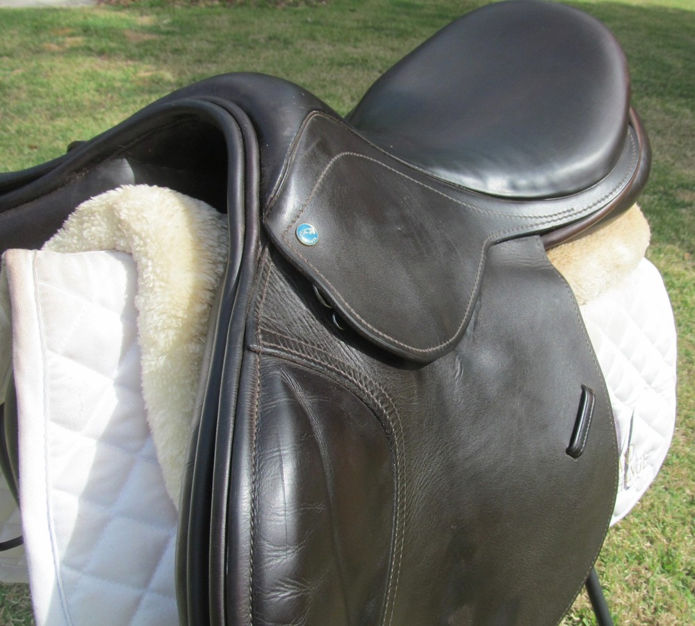 17.5" COUNTY INNOVATION close contact jumping saddle- MEDIUM TREE -2020 MODEL!