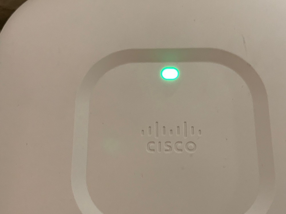 Cisco access point AIR-CAP1702I-B-K9 w/install brackets (both)