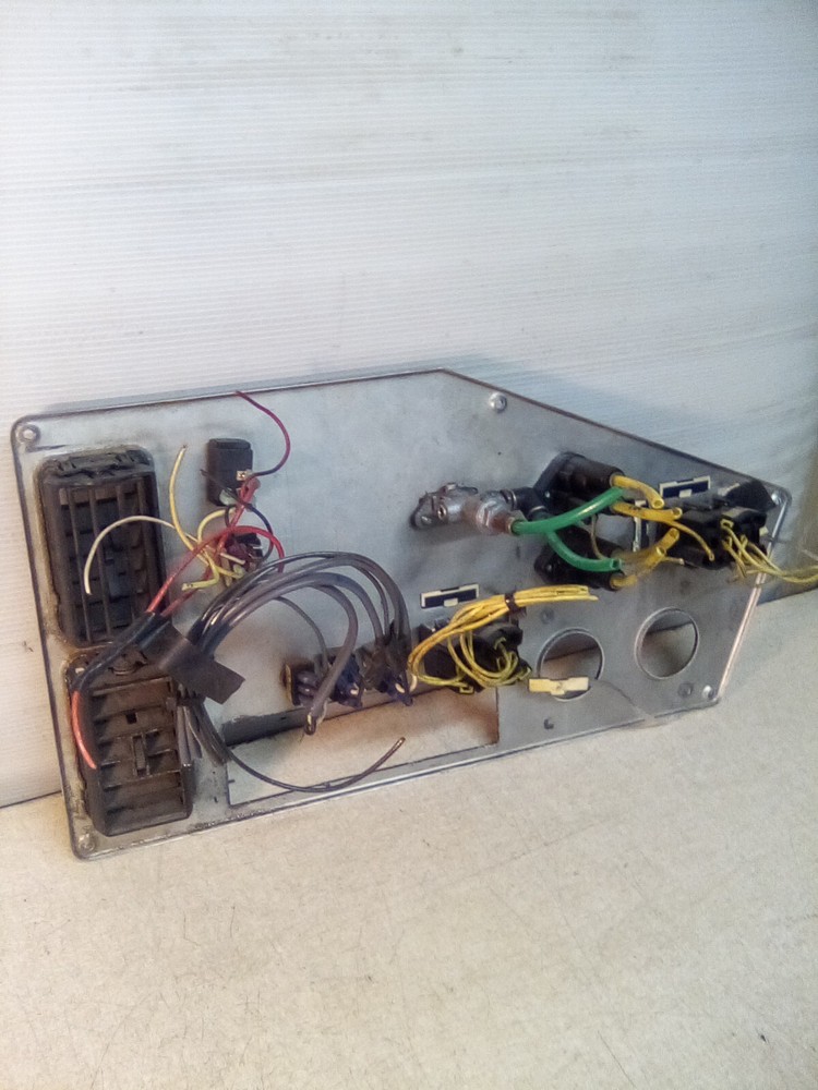 1995 Freightliner FLD Switch Panel