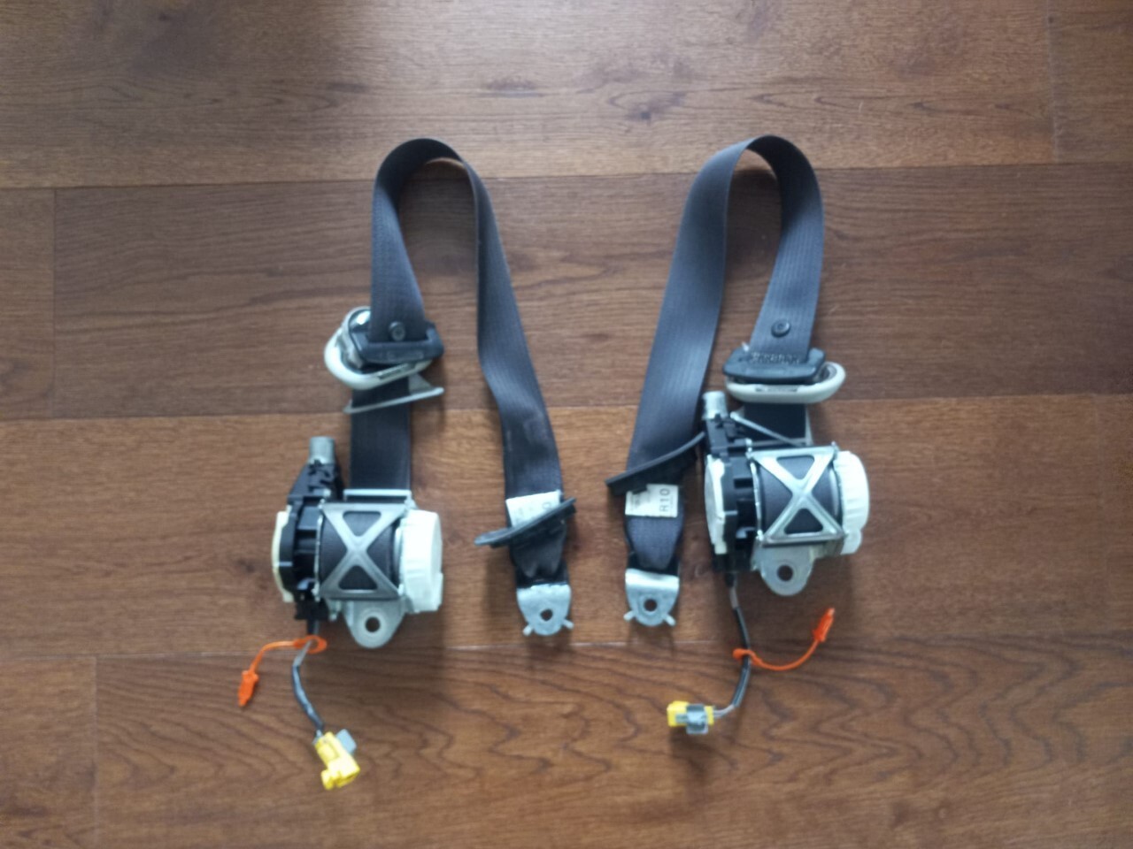 10- 13 Chevy Silverado GMC Sierra 1500 Front Left + Right Seatbelts CREW Cab OEM