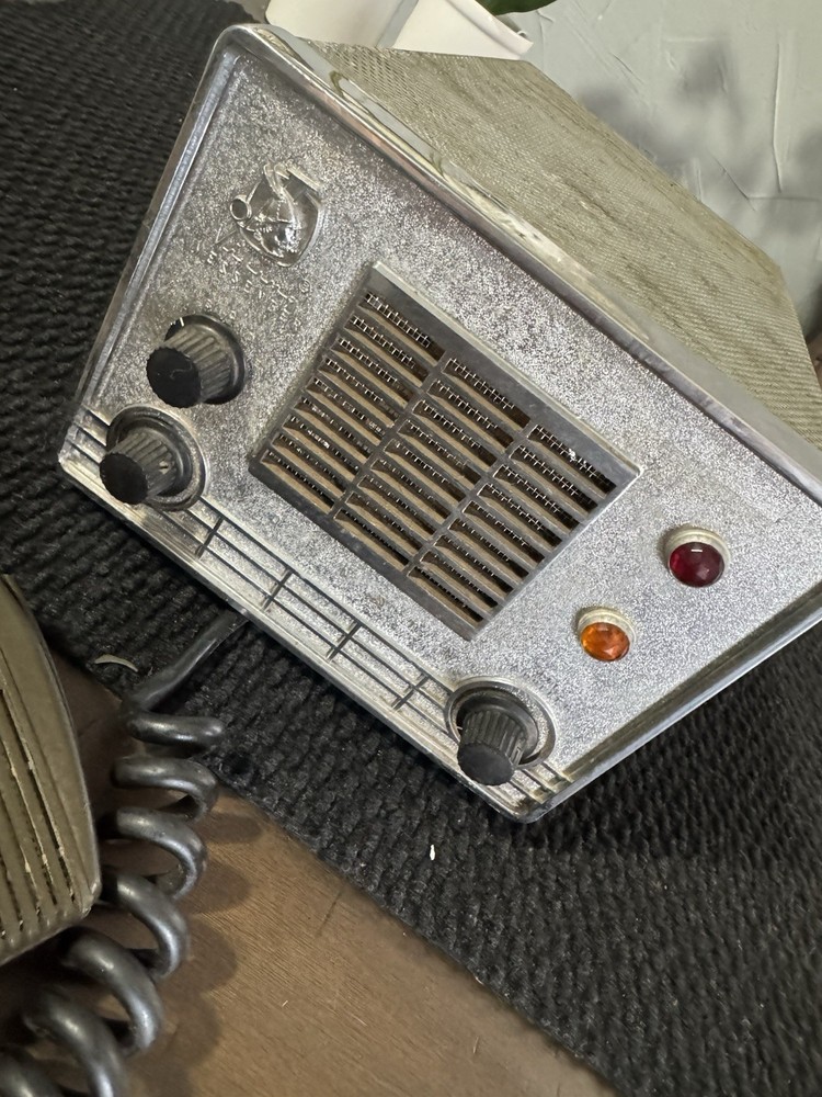 JOHNSON VIKING MESSENGER RADIO TRANSMITTER