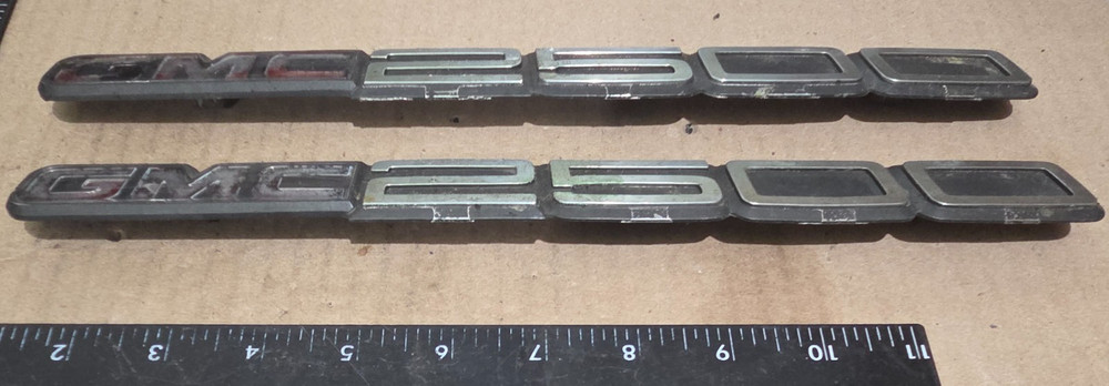 (2) GMC SIERRA 2500 CIRCA '03 DOOR EMBLEMS {X258}