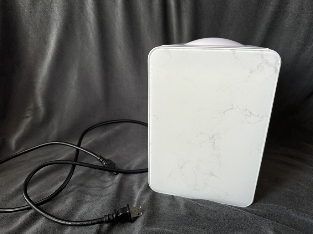 Personal Chiller Mini Fridge Small Space Cooler, White Marble