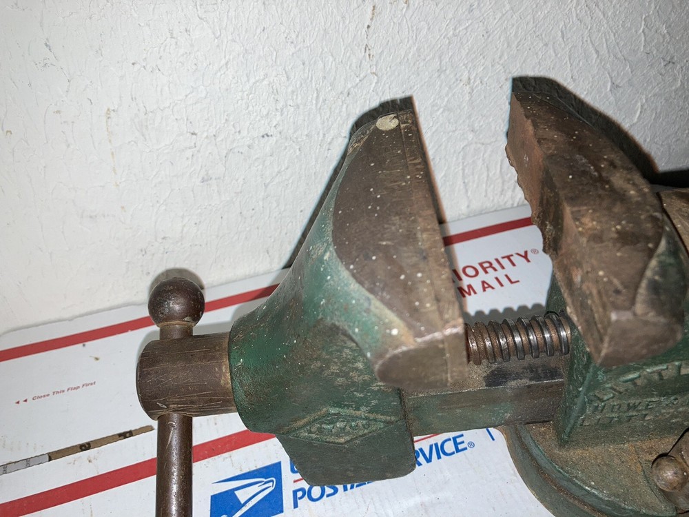 Littlestown No. 25 Bench Vise missing Clamp Tip 3-1/2"