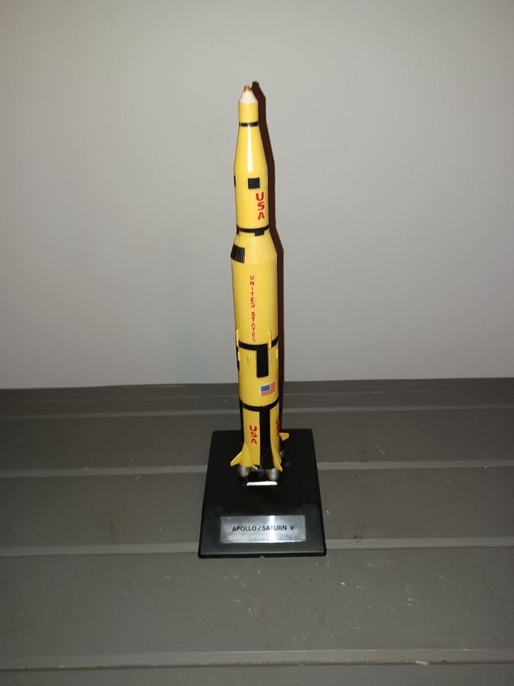 1960s COUNTDOWN INC.  APOLLO SATURN V ROCKET 12" Desk Model NASA Space Program
