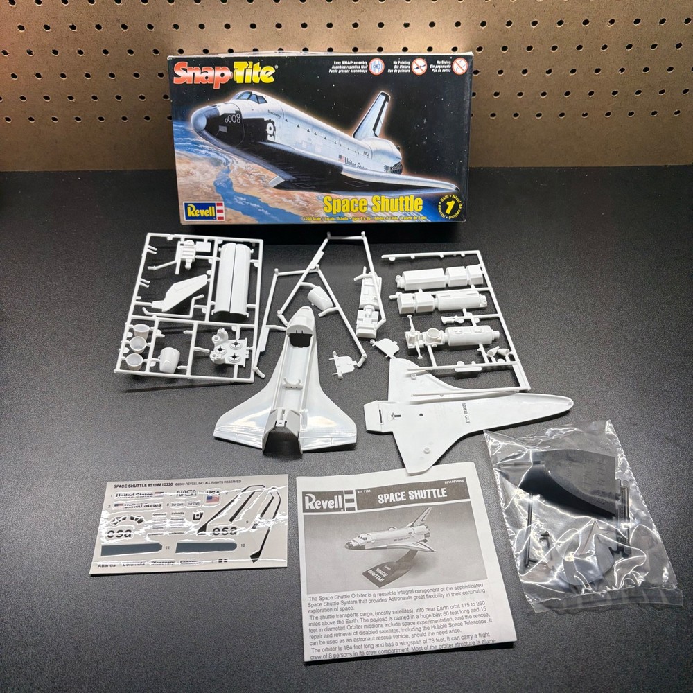 Revell SnapTite Space Shuttle 1:200 Scale Skill 1 Model Kit Started open box