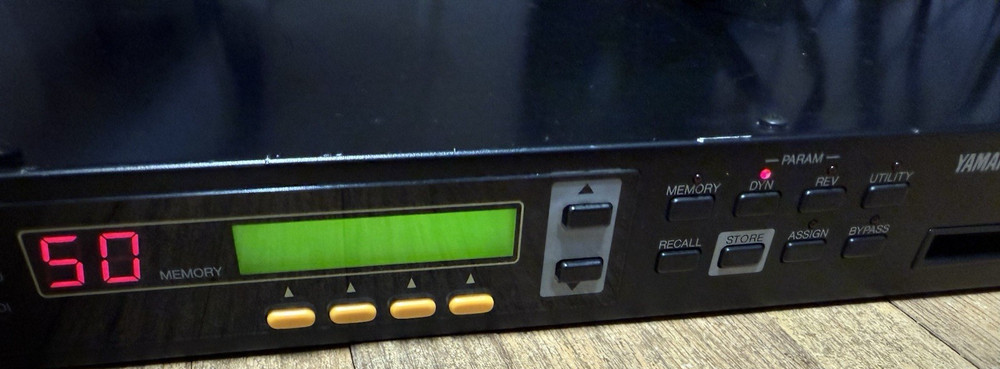Yamaha EMP700 Multi Effect Processor Rack ~ Powers On ~ For Parts / Repair