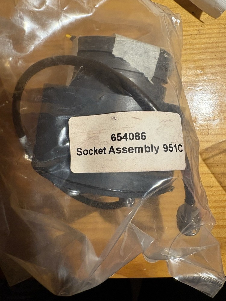 Socket Assembly PN 654086 Rosemount 951C NOx Analyzer
