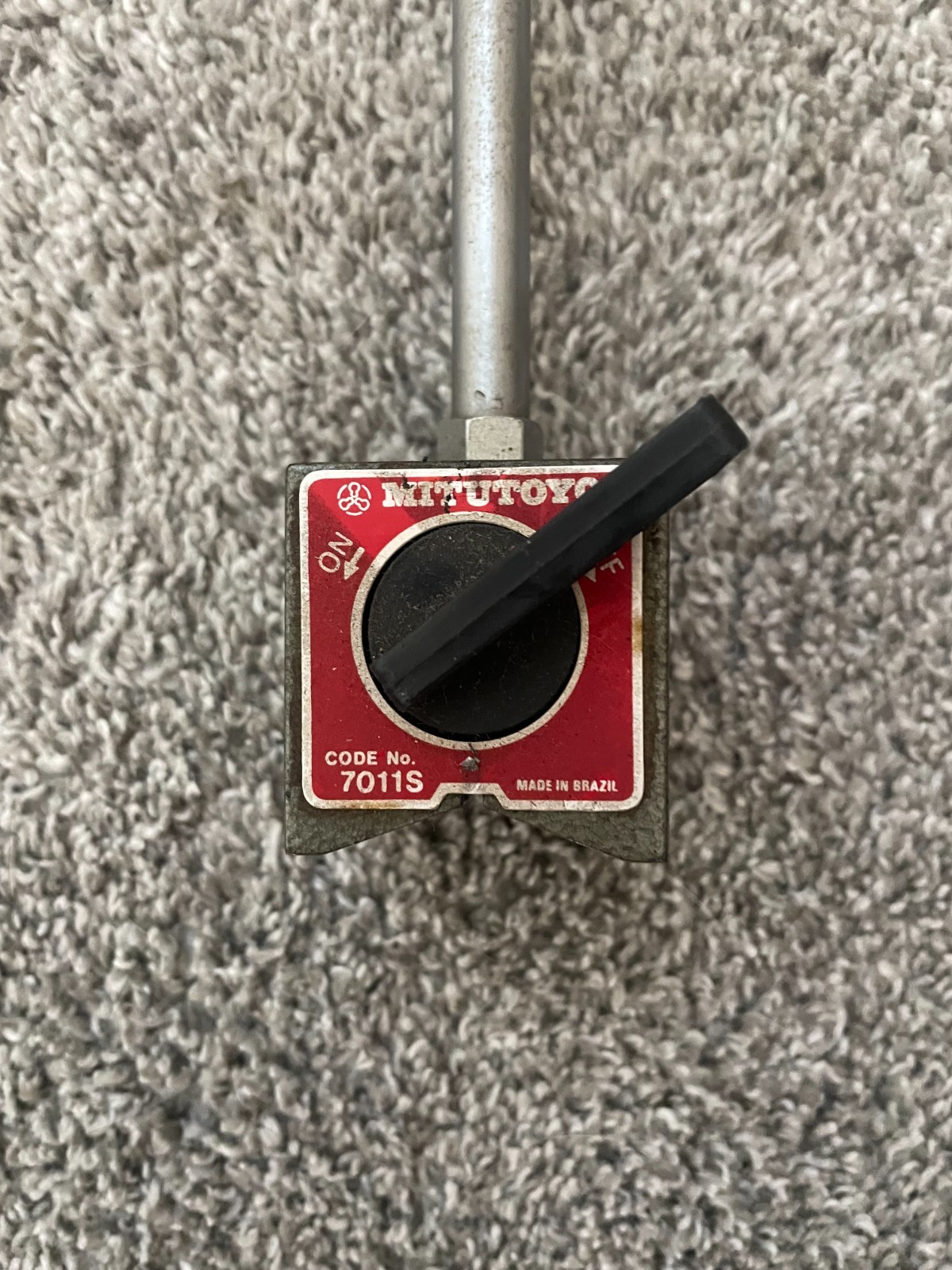 USED Vintage Mitutoyo #7011S with a switchable magnetic base machinist tool