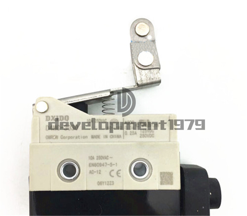 ONE NEW Omron D4MC-3030 Limit Switch
