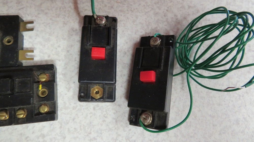 MISC LOT- SWITCH CONTROL BOXES ELECTRIC HO N SCALE