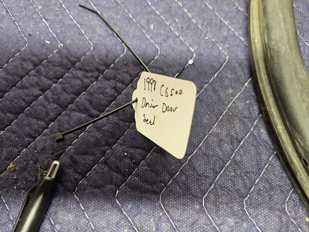 GMC C6500 Driver DOOR Seal 1998