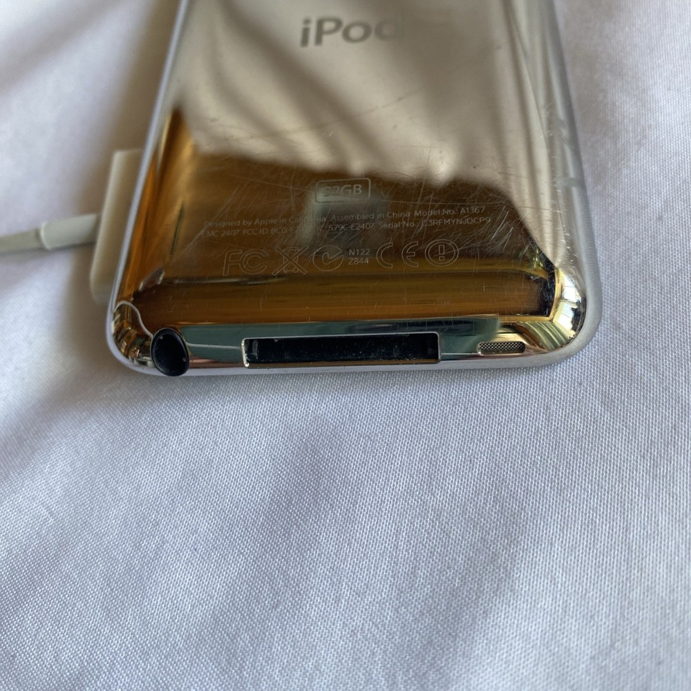 Apple iPod Touch 4th Generation 32GB Silver A1367