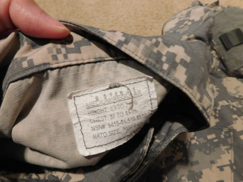 US MILITARY ARMY ACU TOP COAT SIZE MEDIUM-REGULAR