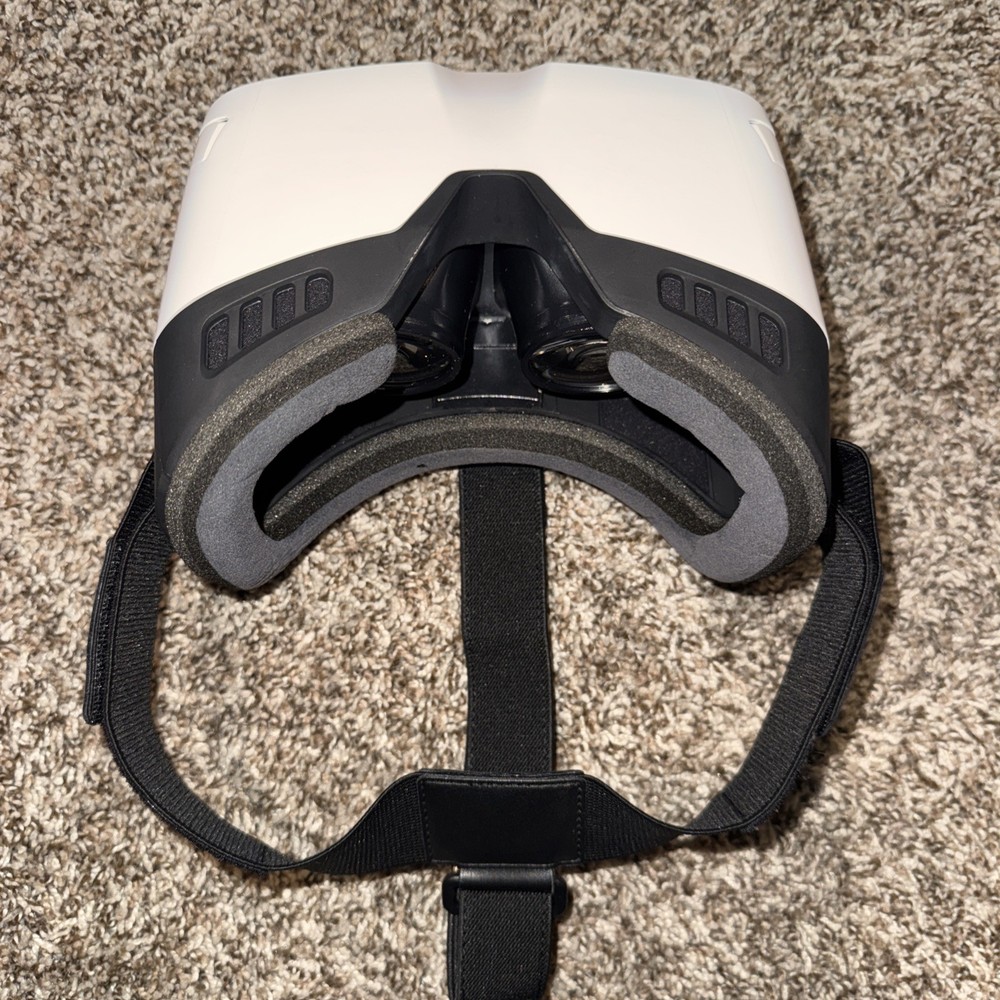 Zeiss VR One Plus Headset Virtual Reality Glasses
