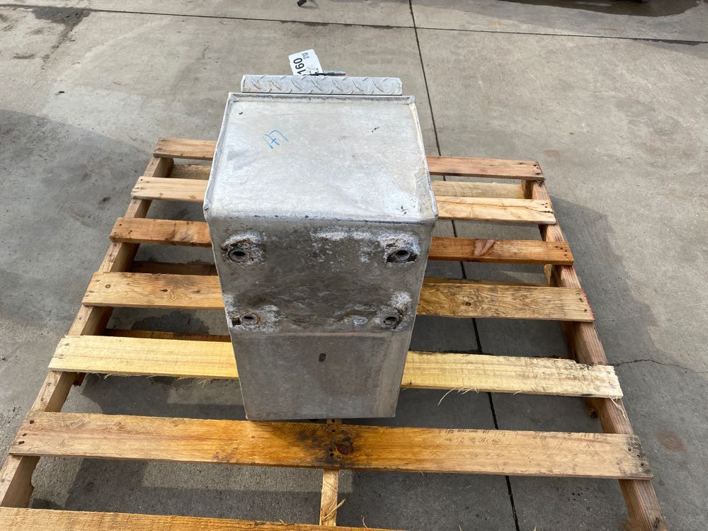 2016 Peterbilt 579 Tool Box (693-10160)