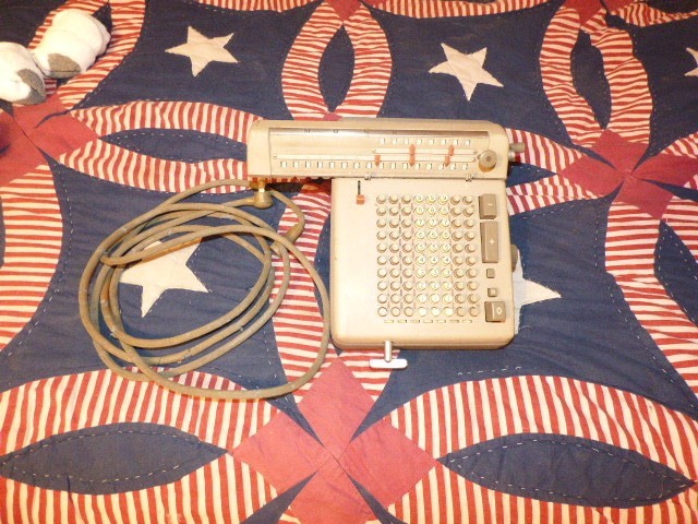 Vintage  Monroe Calculating Adding Machine LA7-100 WORKS