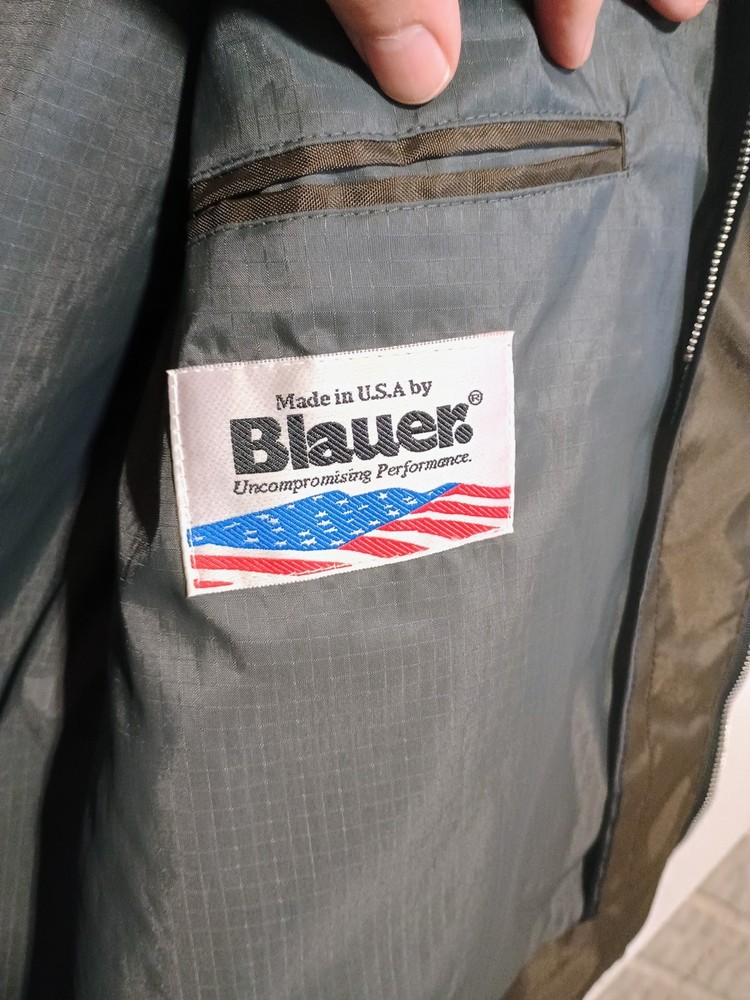 Blauer Nylon Duty Windbreaker