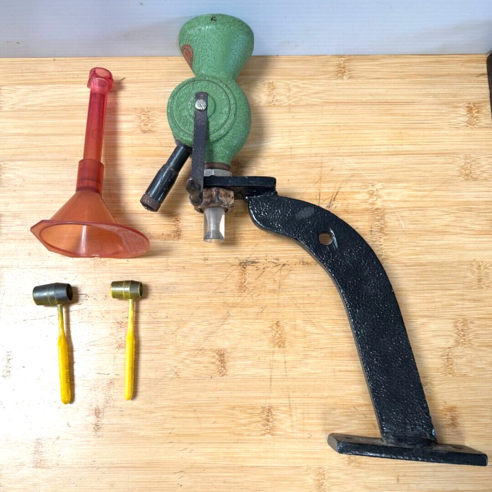 Redding Reloading Universal Powder Measure on Bracket w/2 Scoops & Funnel
