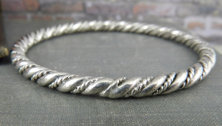 Non-US Silver Twisted Cable Rope Bangle Bracelet