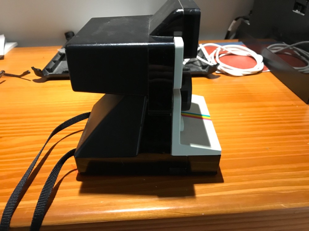 polaroid one step instant camera with Q-light flash