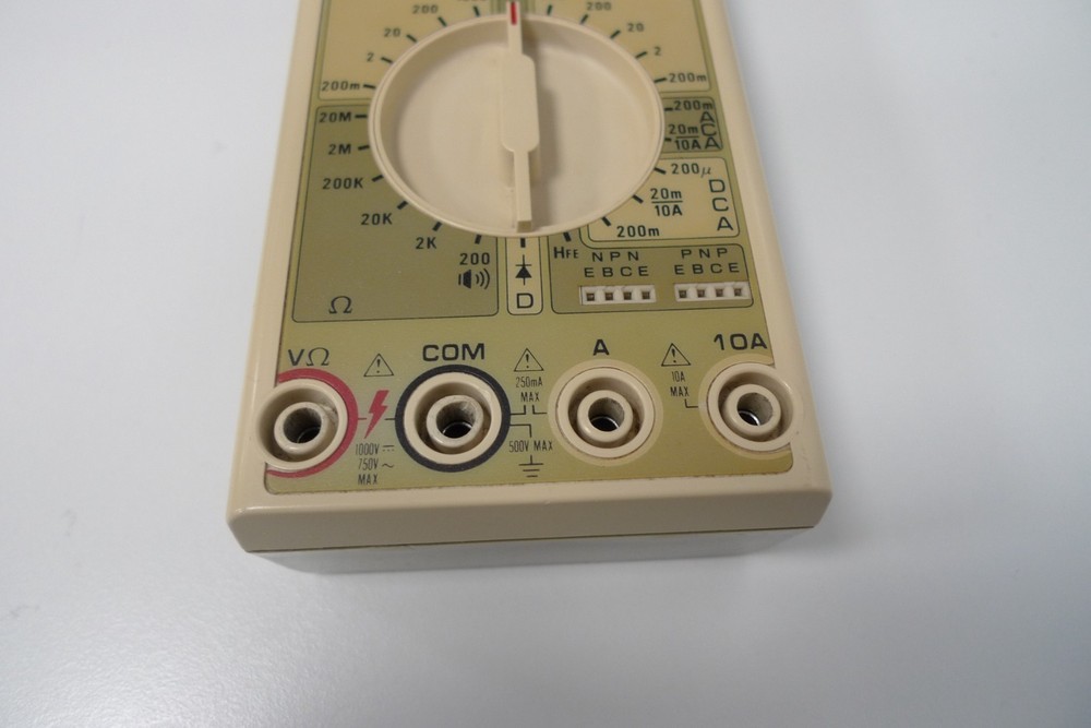 Circuitmate Digital Multi Meter DM423 Transistor Tester 10A