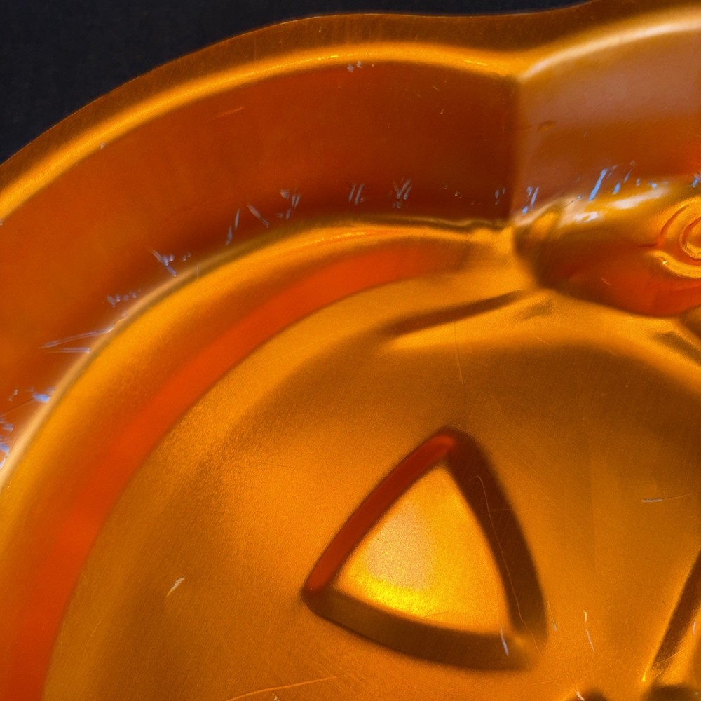 Pumpkin cake Pan By Wilton