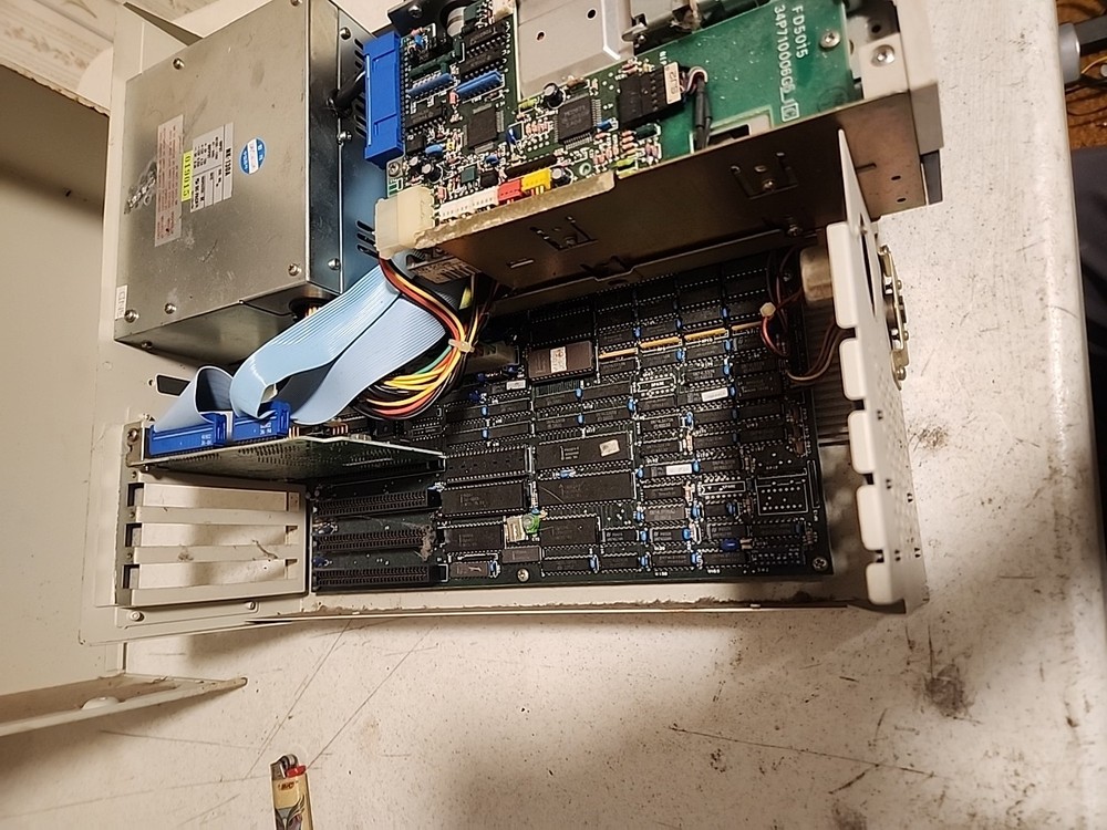 Vintage Desktop PC Leading Edge Model DC-2012 Computer Powers On