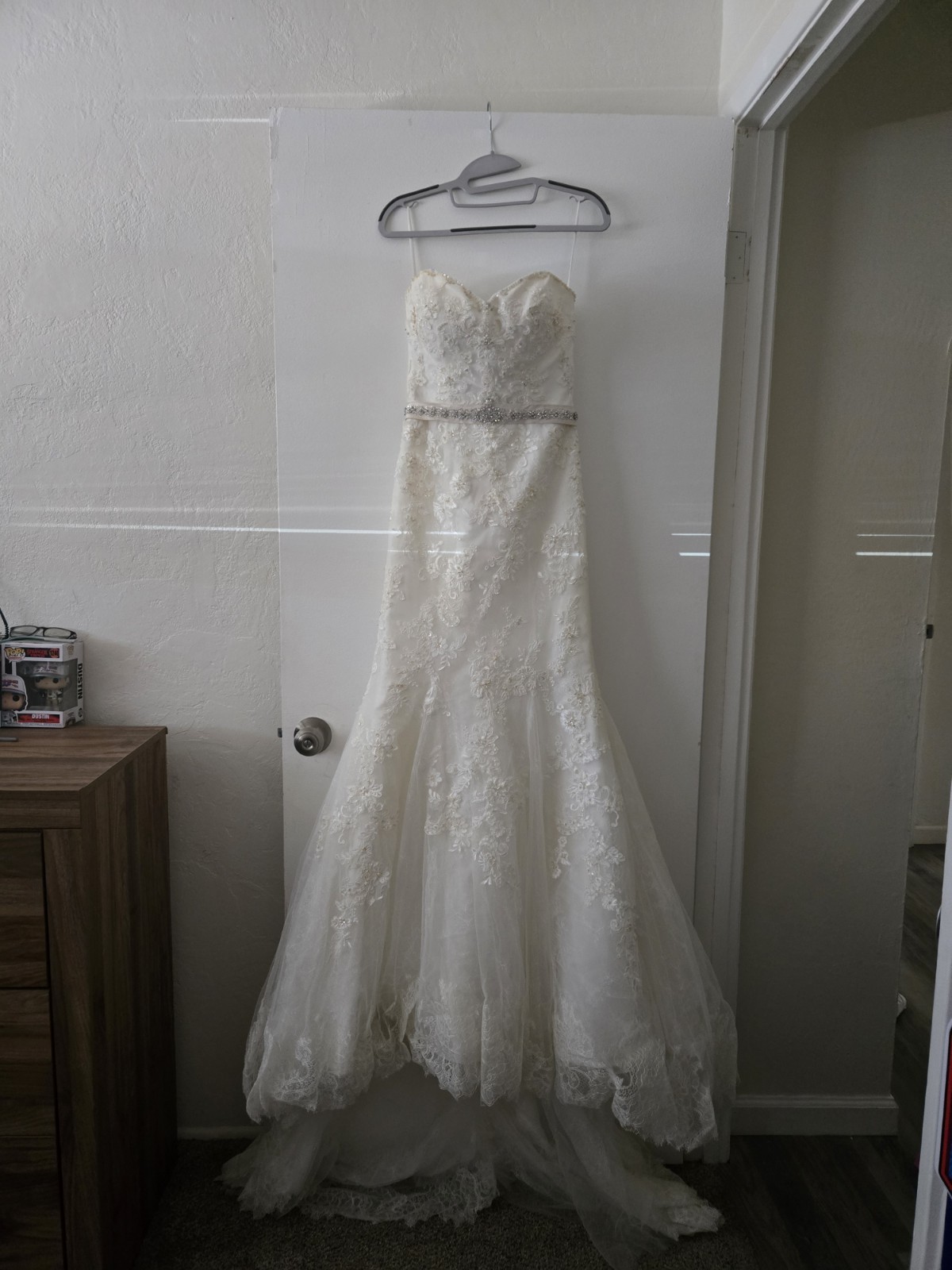 CB Couture Ivory Lace Mermaid Wedding Dress Size 6 Sleeveless Sweetheart