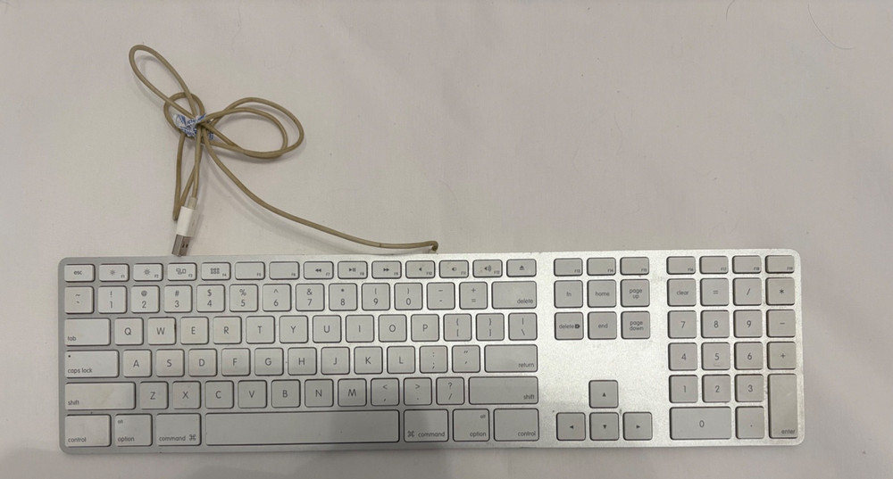 Apple Wired USB Keyboard Full Size with Numeric Keypad for Mac A1243