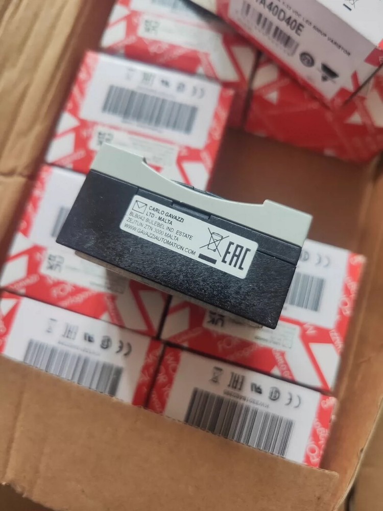 1pcs New CARLOGAVAZZI RS1A40D40E Solid State Relays