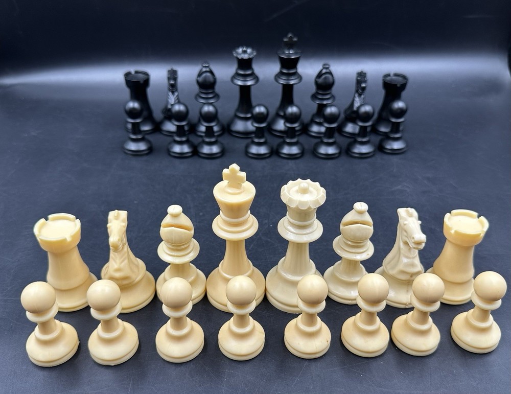 Vintage Chess Set Plastic 3.5" Kings