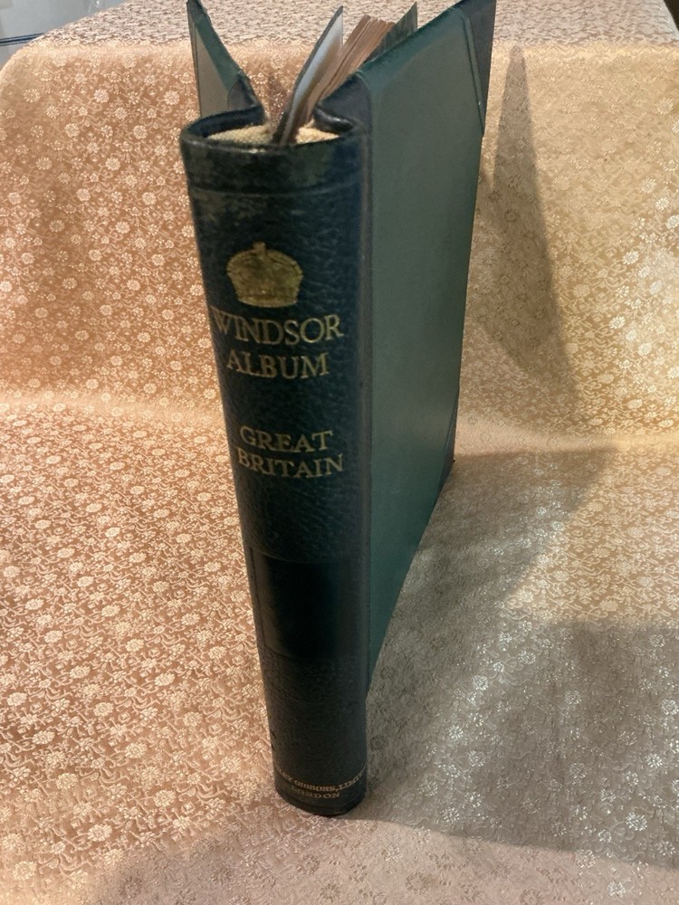 Vintage, Stanley Gibons Limited Stamp Album -Windsor Great Britain With Stamps