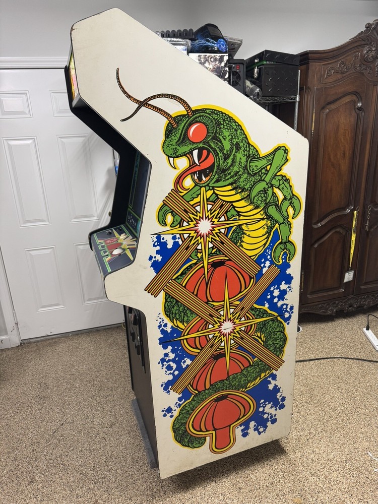 CENTIPEDE ARCADE MACHINE by ATARI (Excellent Condition) *RARE*