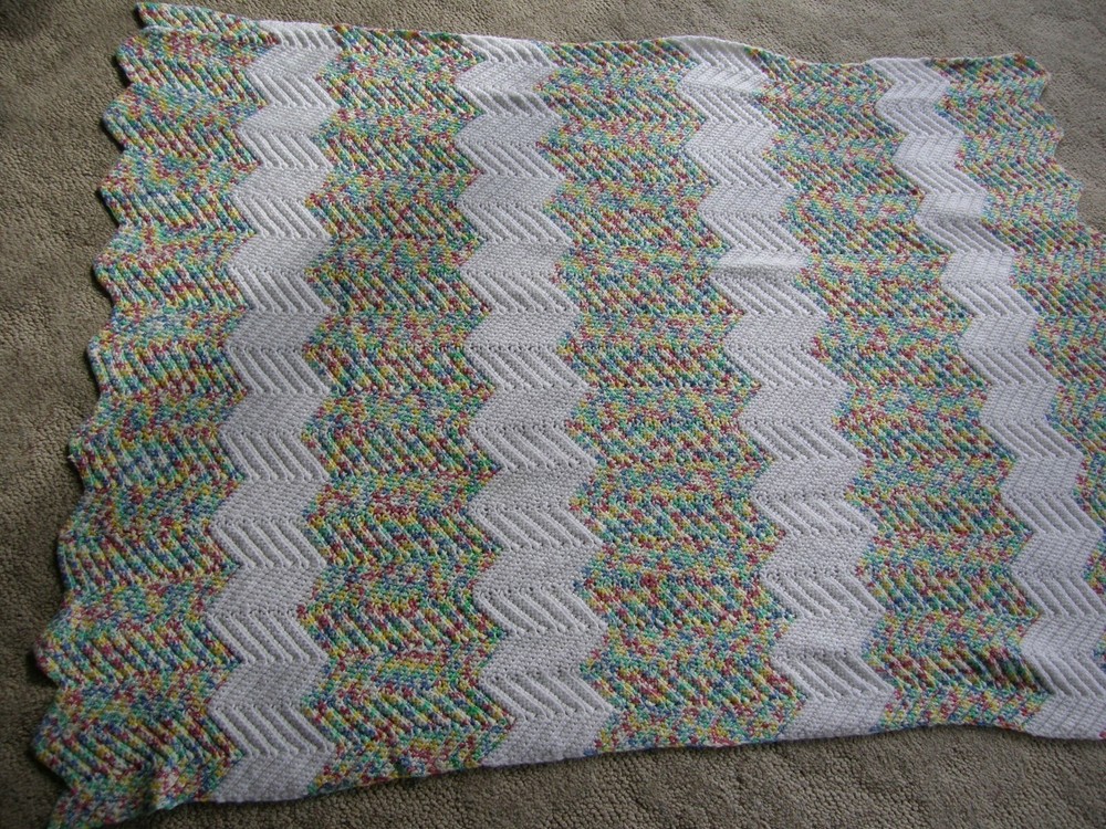 3342) Crochet Aphgan Throw White & Multi Color Chevron Pattern Handmade Used