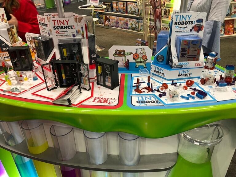 SmartLab Toys Tiny Science - 20 Enormously Fun Experiments. Big Science.