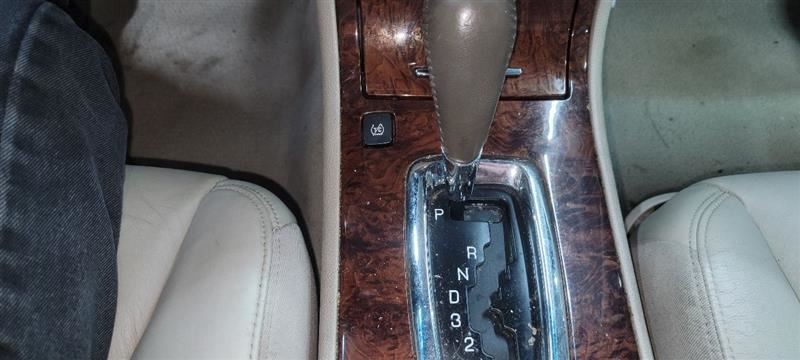 06 Cadillac DTS Console Front Floor