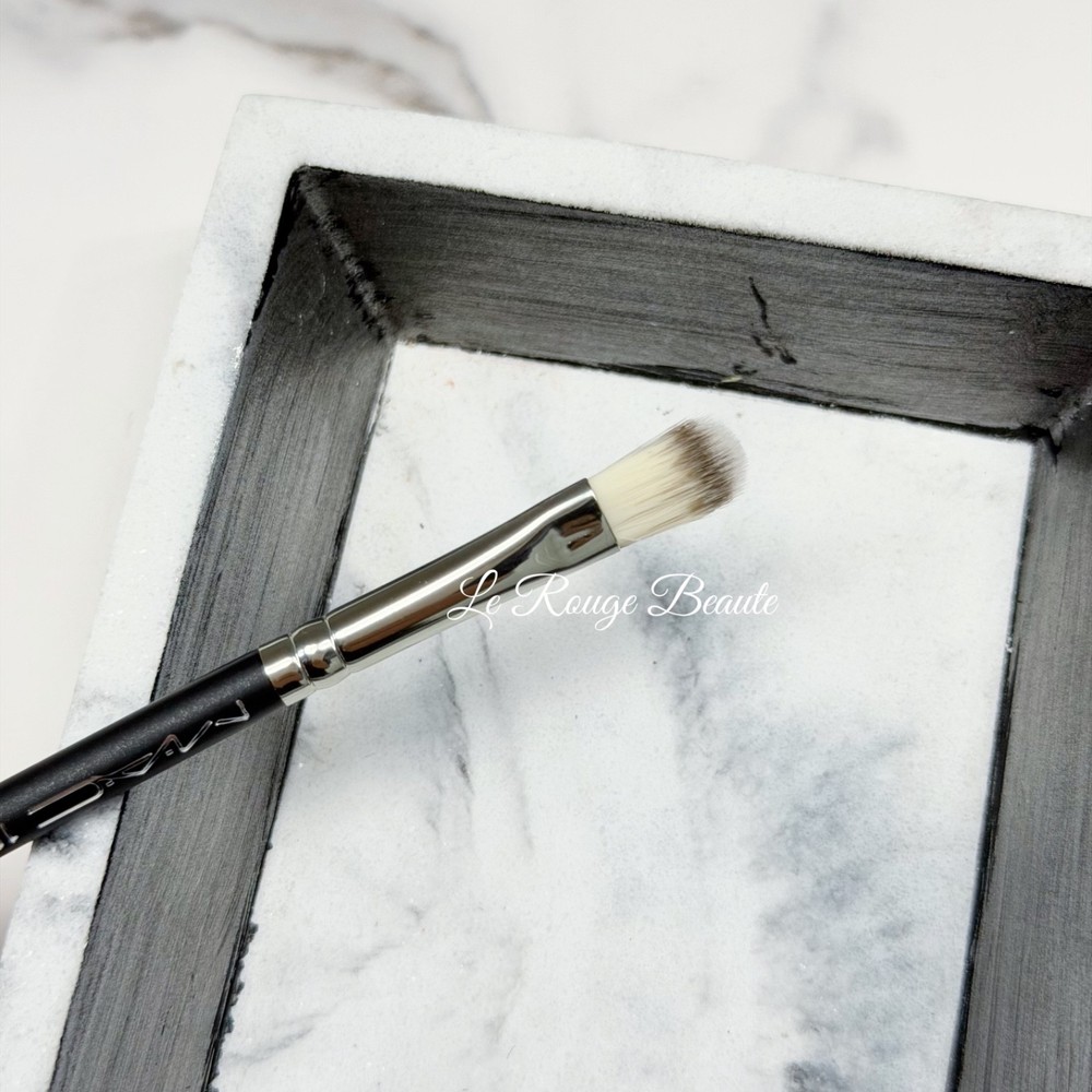 Mac 194 Concealer Cream EyeShadow Brush - Old Version Discontinued