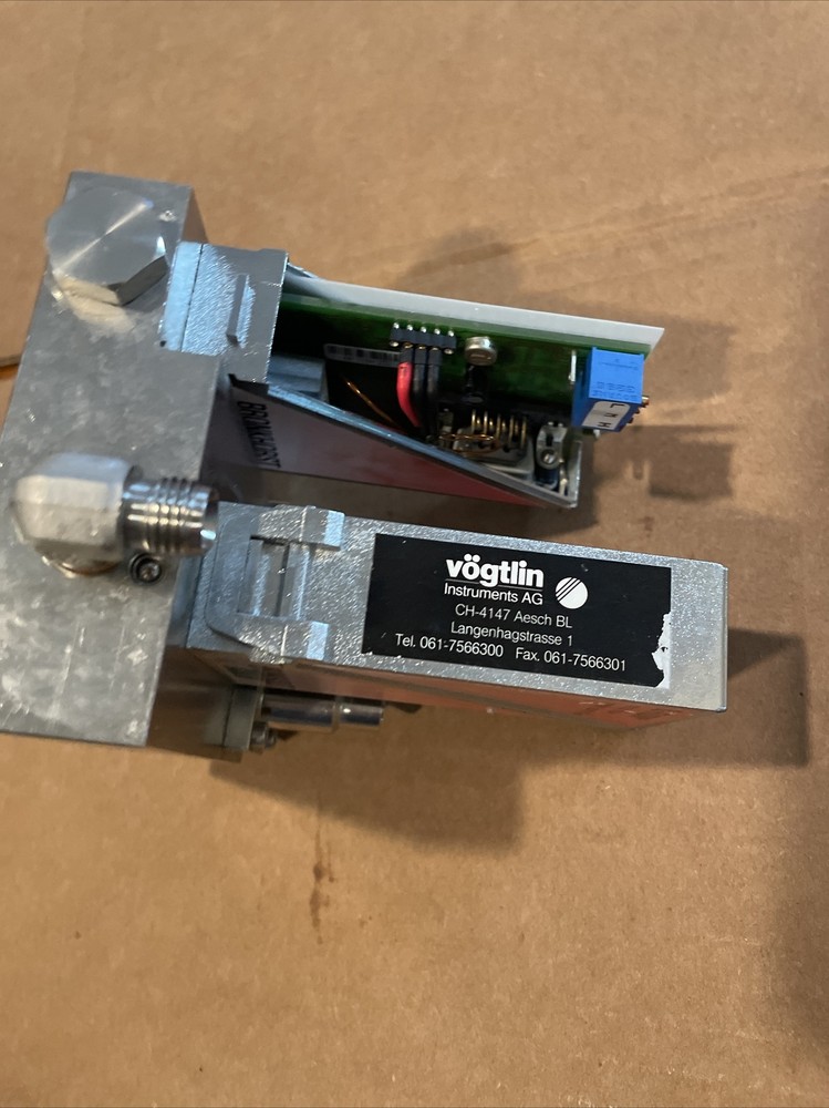 BRONKHORST MASS FLOW METER/CONTROLLER N2 50LN/MIN A15