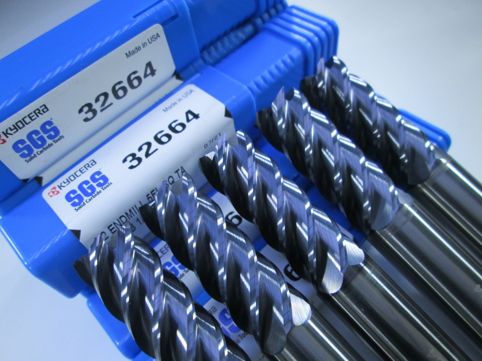LOT ( 5 ) KYOCERA SGS 32664 V-CARB SOLID CARBIDE 1/2" 5 FLUTE END MILLS SET
