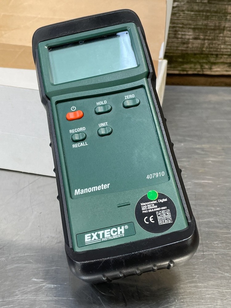 Extech Manometer PN: 407910 with Black Protective Case