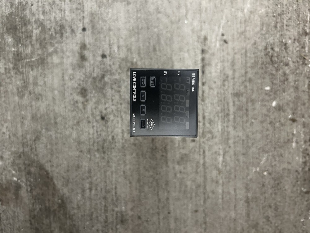 DWYER Temperature Controller: 16L, RTD/Thermocouple, Universal Input, 100 / 240V
