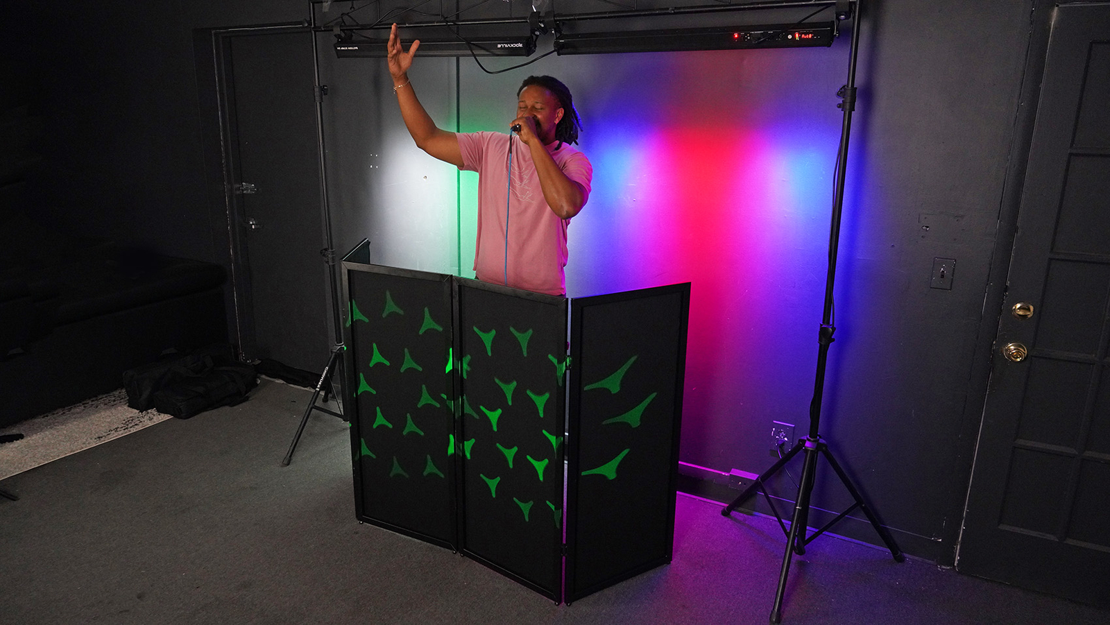 Rockville RFSSB Black DJ Event Facade 80" x 44" Steel Frame Booth+Travel+Scrim