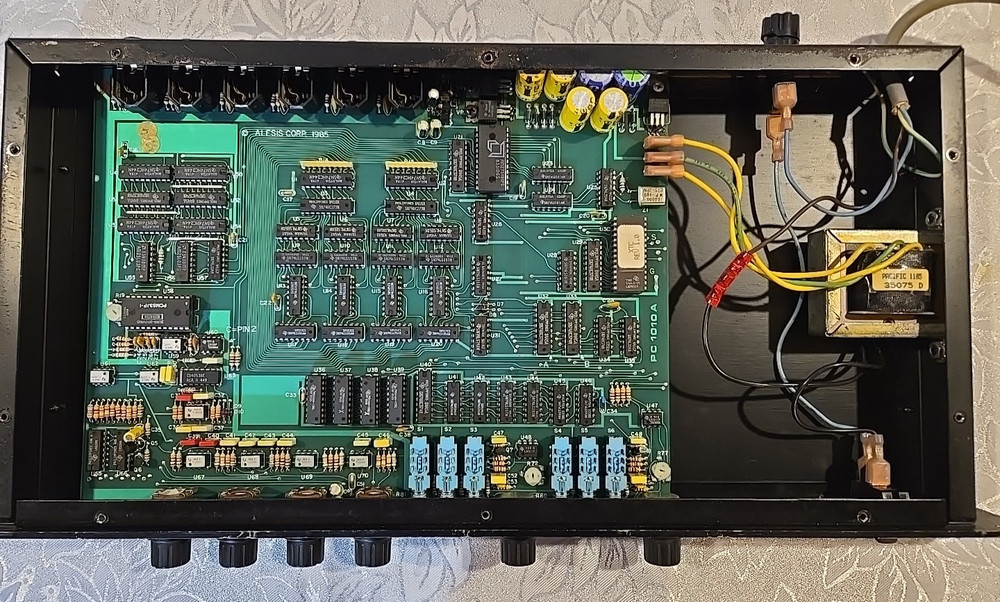 Alesis XT:c Digital Reverb Effects Processor FX Rack